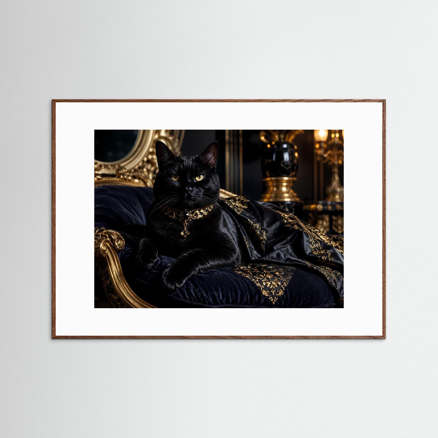 Majestätische schwarze Katze mit goldenem Schmuck | Luxus Tierporträt & Eleganz Poster