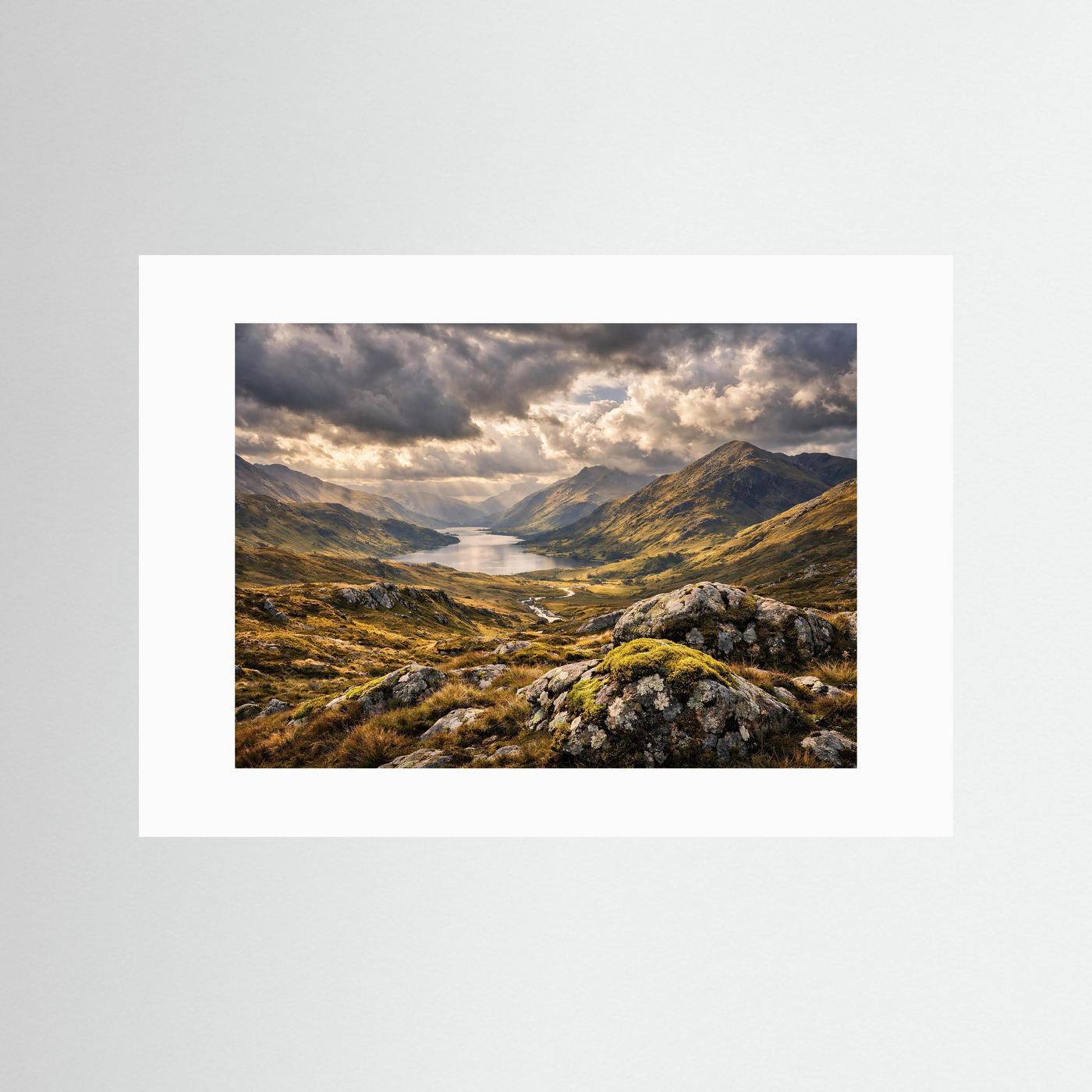 Bergpanorama-Poster mit weißem Passepartout, Querformat
