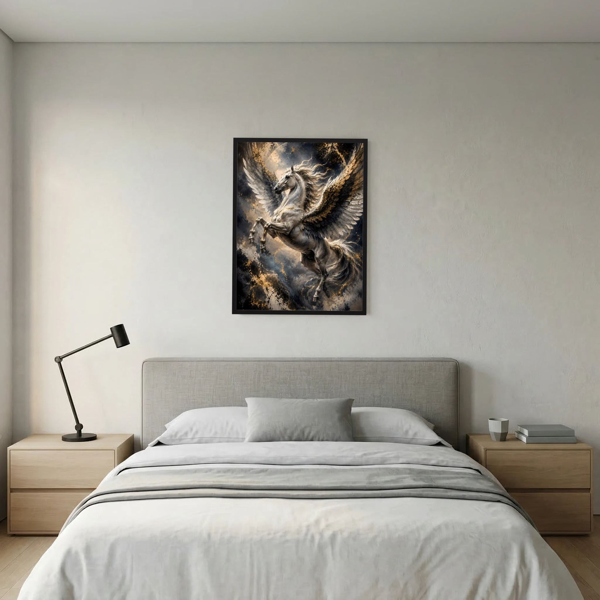 Hochformat-Poster: Pegasus in Schwarz mit goldenen Flügeln im schwarzen Rahmen