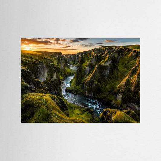 Poster im Querformat: grüne Canyonlandschaft mit Fluss und goldenem Himmel, ohne Rahmen