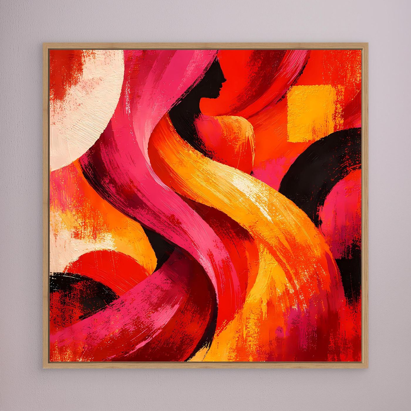 Leinwandbild mit abstrakter Frauensilhouette, Pinselstriche in Rot/Orange, helles Holzrahmen-Design.