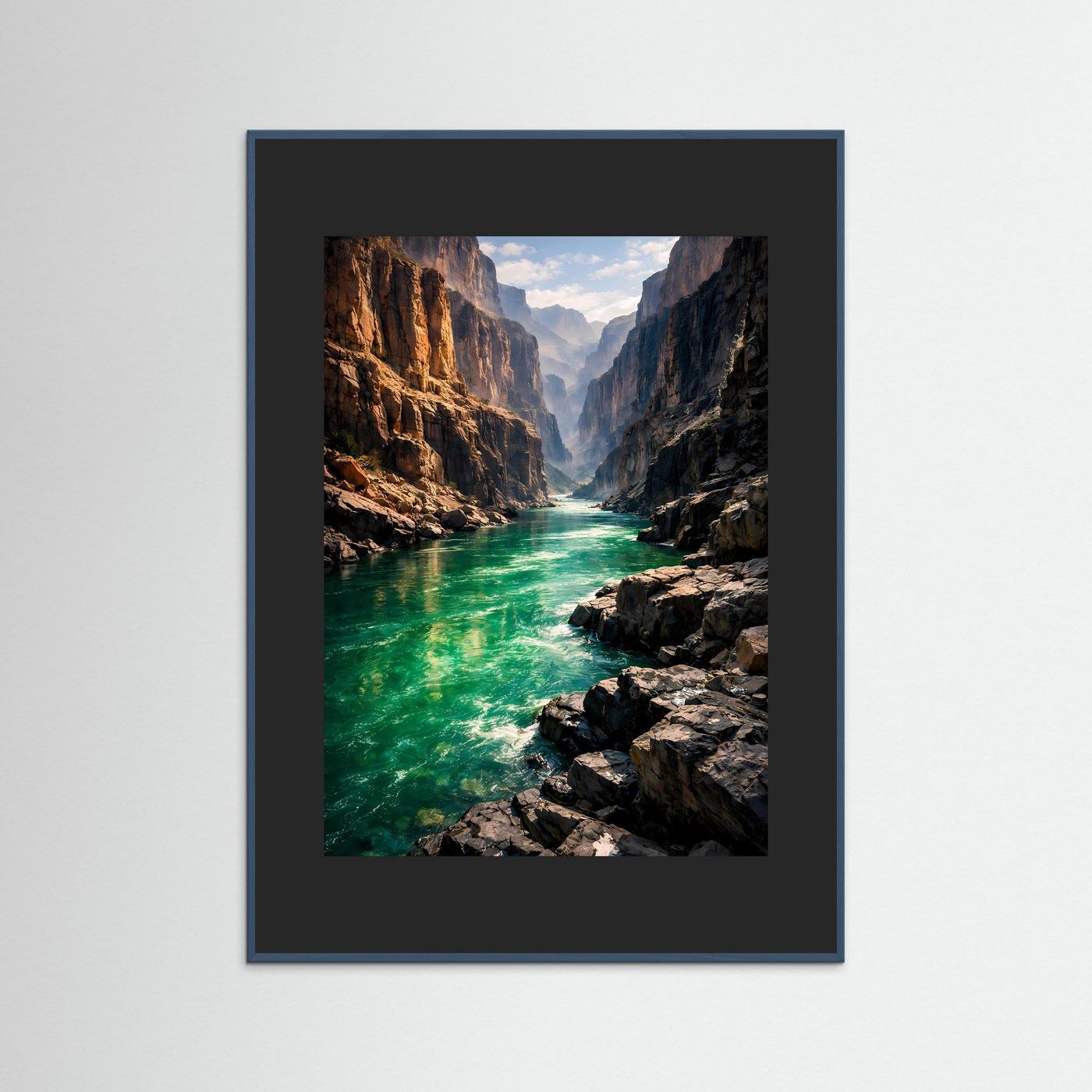 Schlucht-Wandbild mit türkisfarbenem Fluss zwischen Felswänden, blauer Holzrahmen