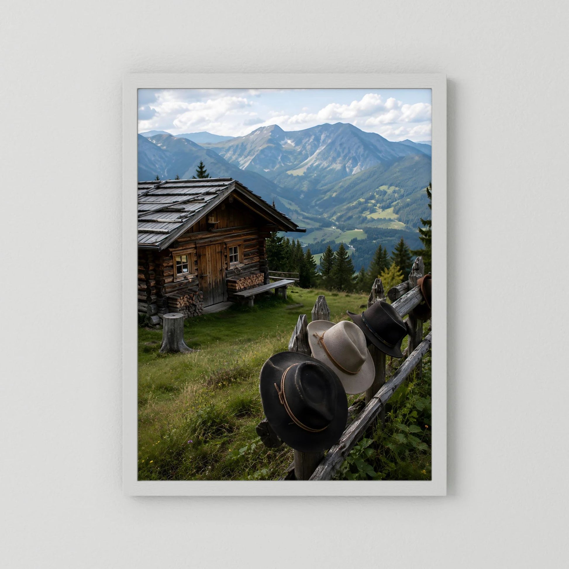 Hochformatiges Landschaftsposter mit Almhütte und Bergpanorama, in weißem Rahmen