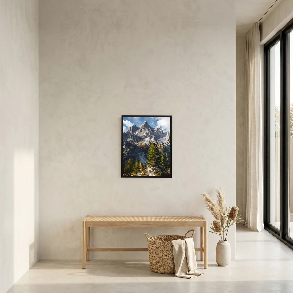 Kleines gerahmtes Poster mit Alpenbergspitzen und Tannenwald