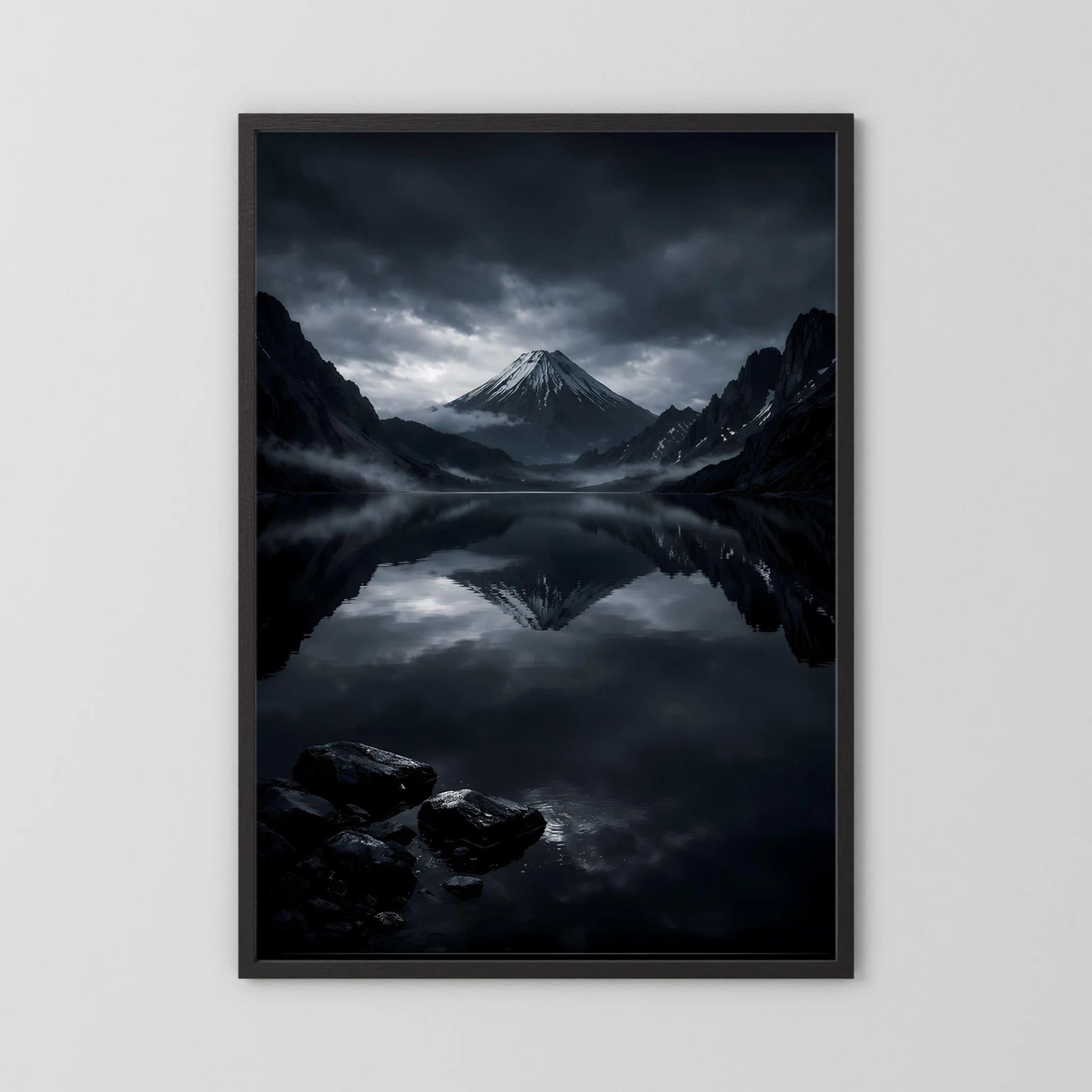 Wandbild-Poster mit Bergsee und Vulkankegel, schwarzer Rahmen, reflektierender See