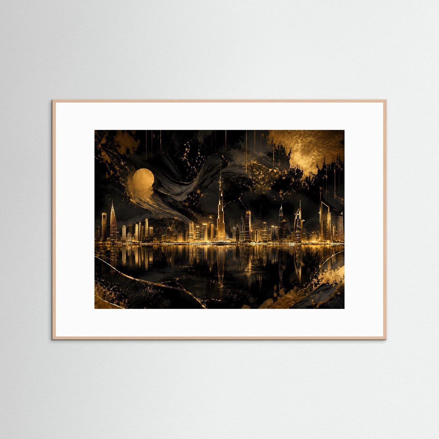 Gerahmtes Poster mit abstrakter Skyline bei Nacht in Schwarz und Gold, heller Holzrahmen