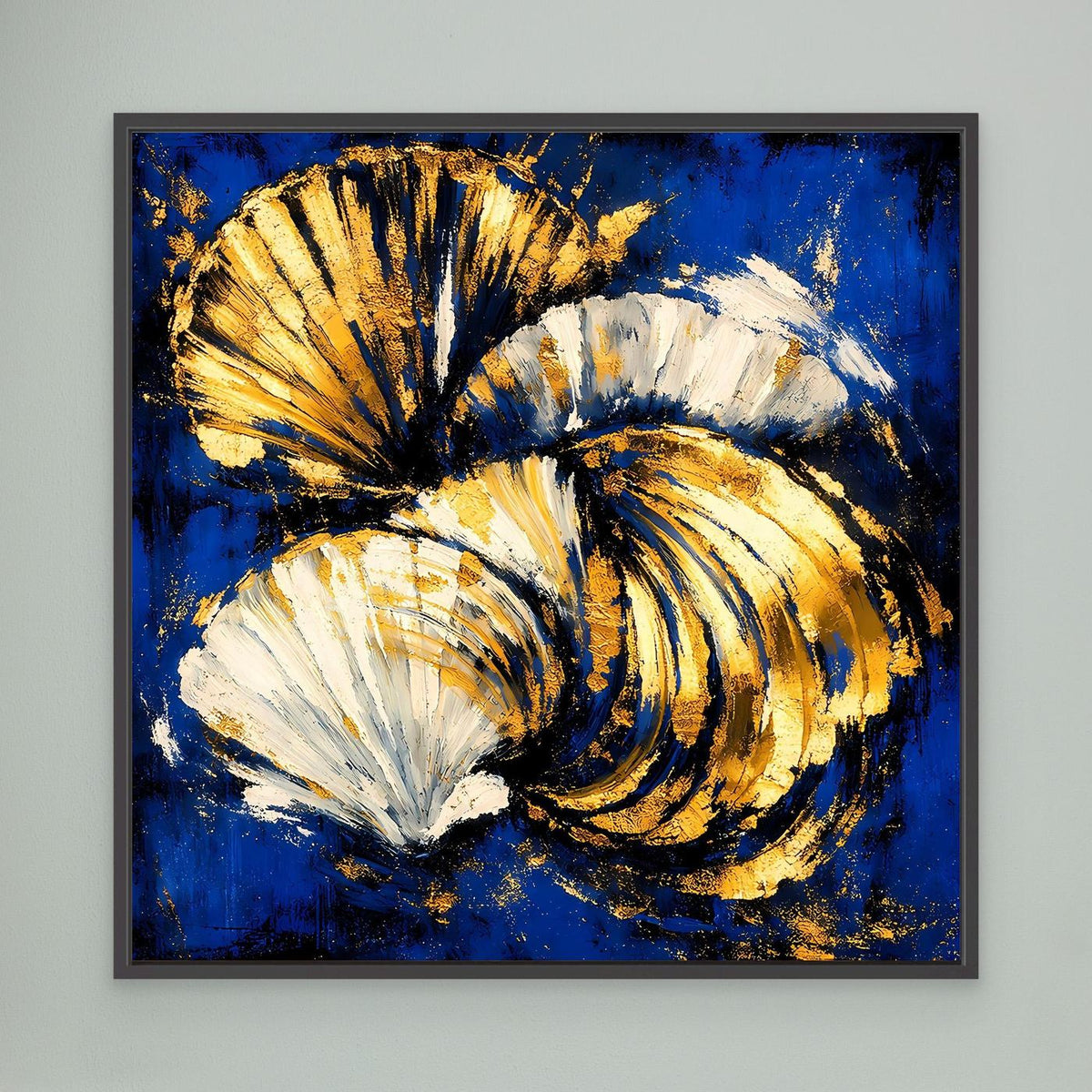 Leinwand-Wandbild mit abstrakten Muscheln, Blau, Weiß und Gold, dunkler Rahmen