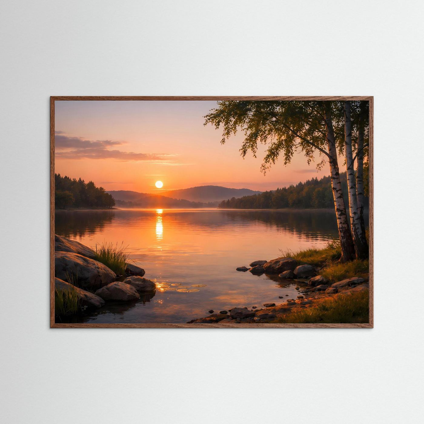 Landschaftsposter mit braunem Rahmen: Sonnenuntergang am See, Birken am Ufer