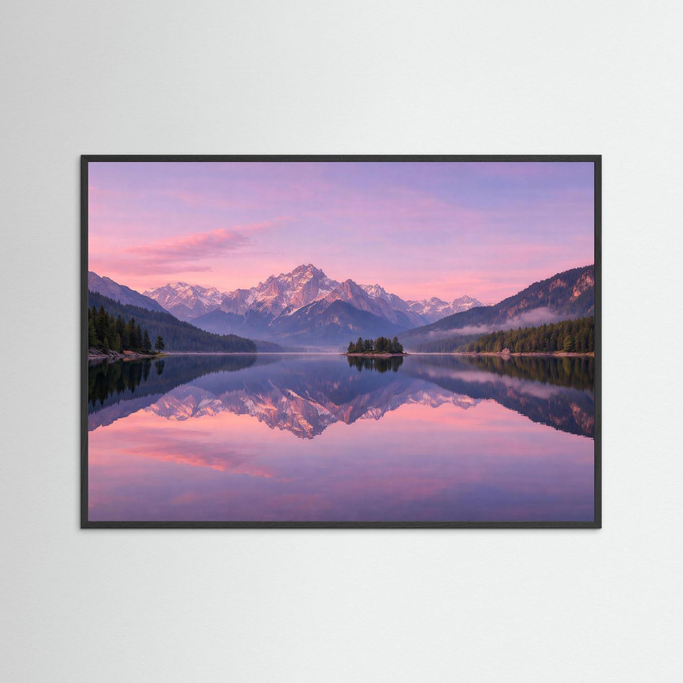 Naturposter im Querformat mit Alpenpanorama, Spiegelung im See, schwarzer Rahmen