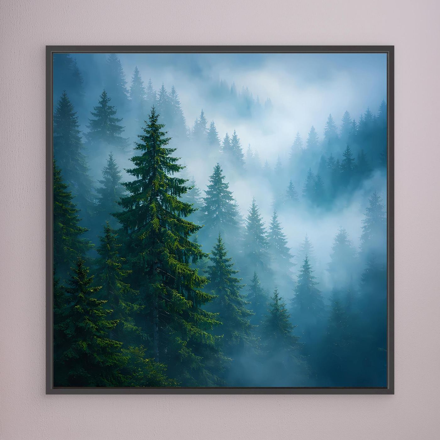 Leinwandbild mit blauen Tannen im Nebel, schwarzer Rahmen