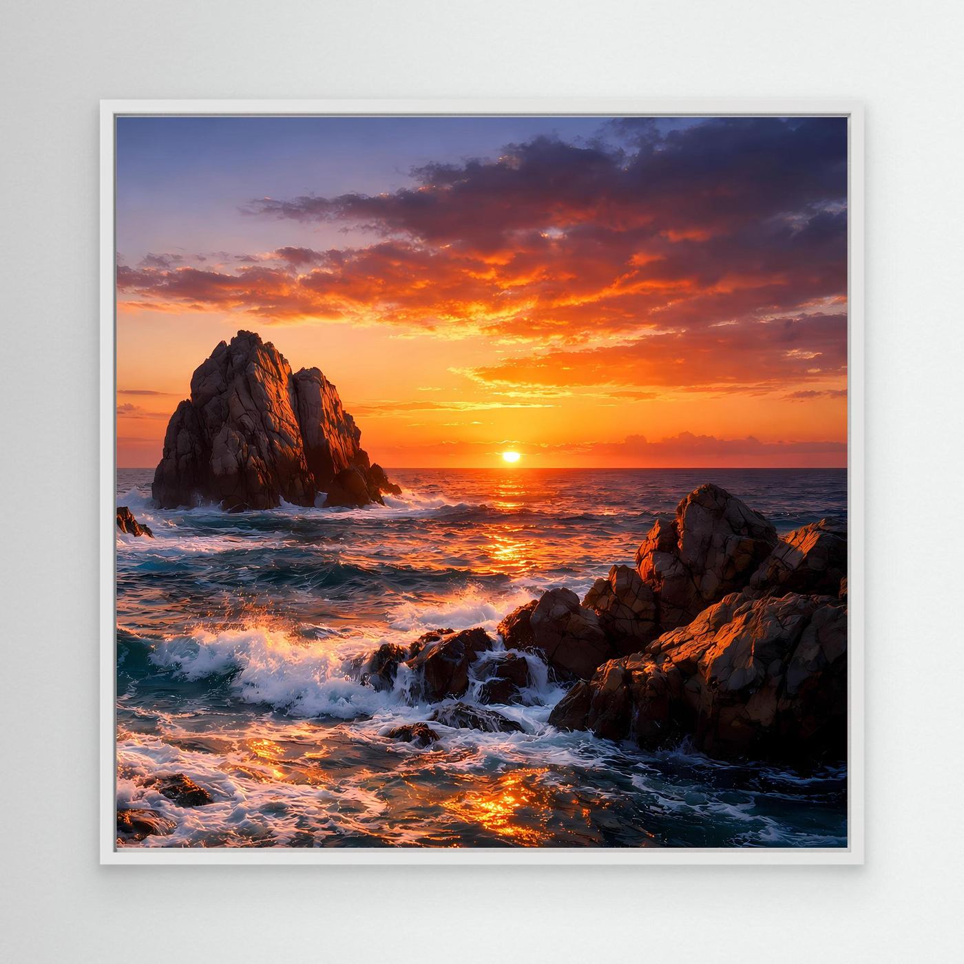 Leinwand-Wandbild mit Sonnenuntergang am Meer, Felsklippen und Wellen im weißen Rahmen
