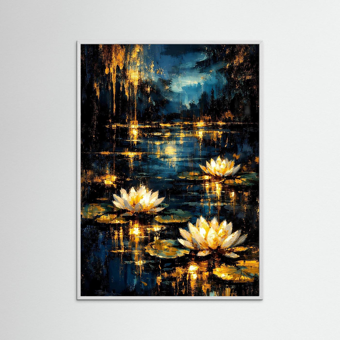 Gerahmtes Poster: Seerosen im Teich mit weißen Blüten und goldenen Spiegelungen, dunkle Farbfläche