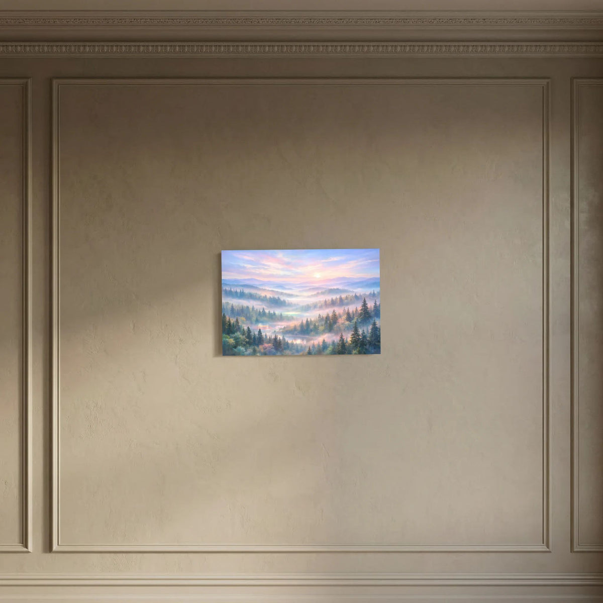 Kleines Querformat-Wandbild mit Wald im Morgennebel und Sonnenaufgang am Horizont