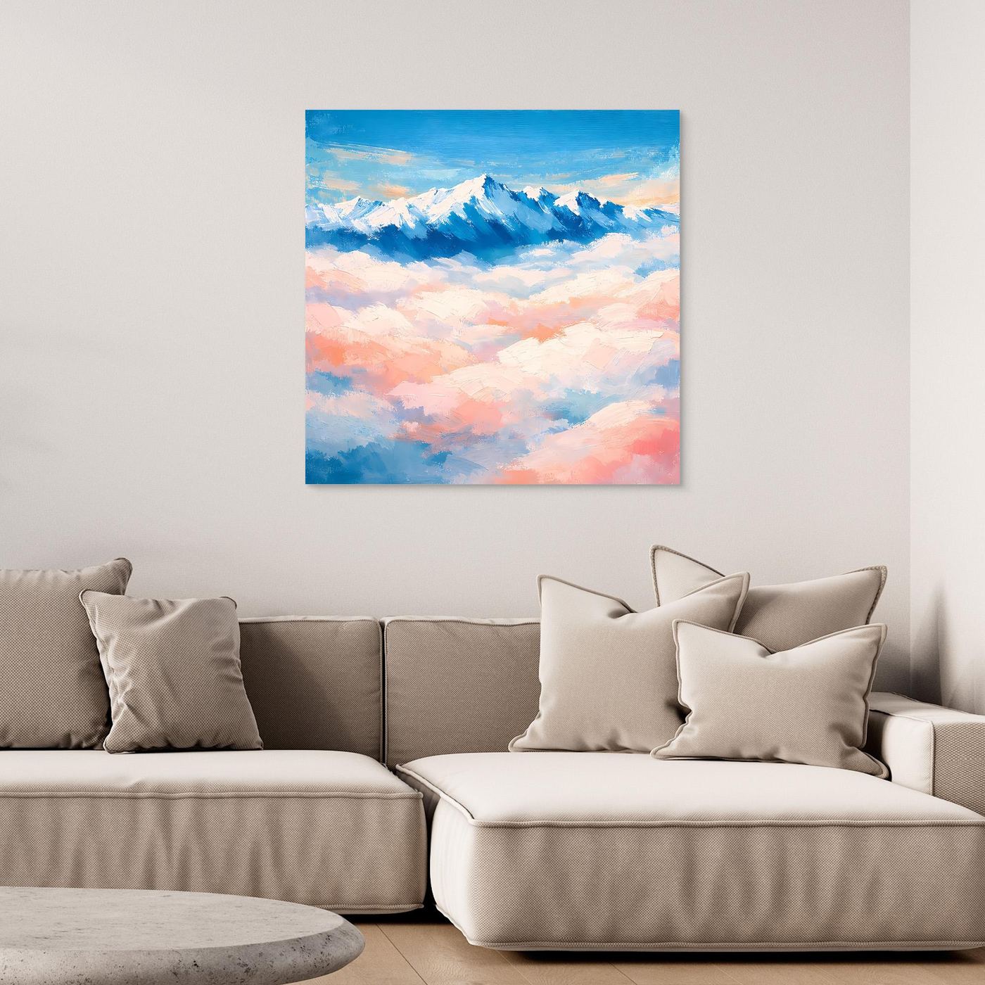 Leinwandbild mit schneebedeckten Berggipfeln über pastelligen Wolken, in Blau- und Rosatönen