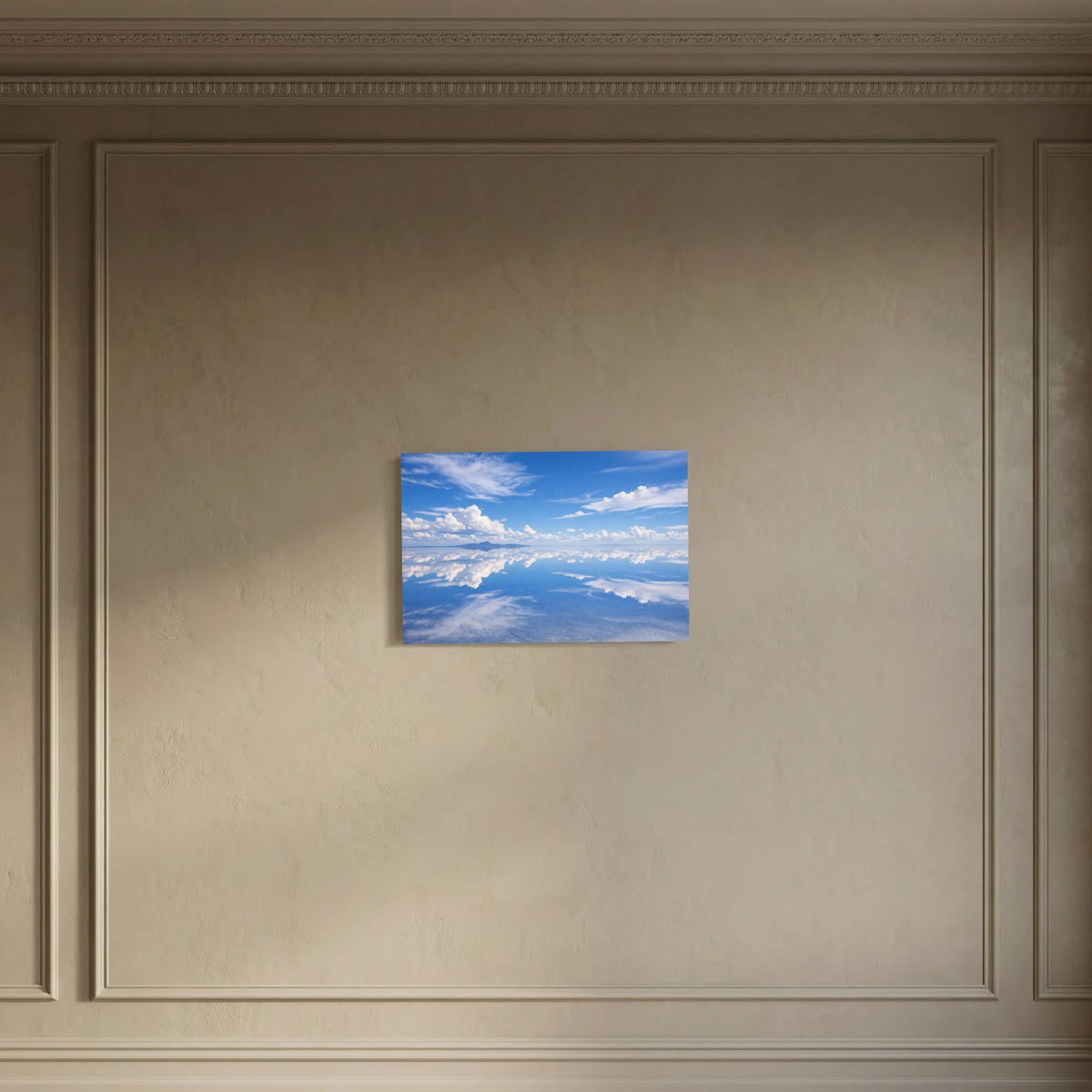 Poster im Querformat mit blauem Himmel und Wolken, mittig platziert