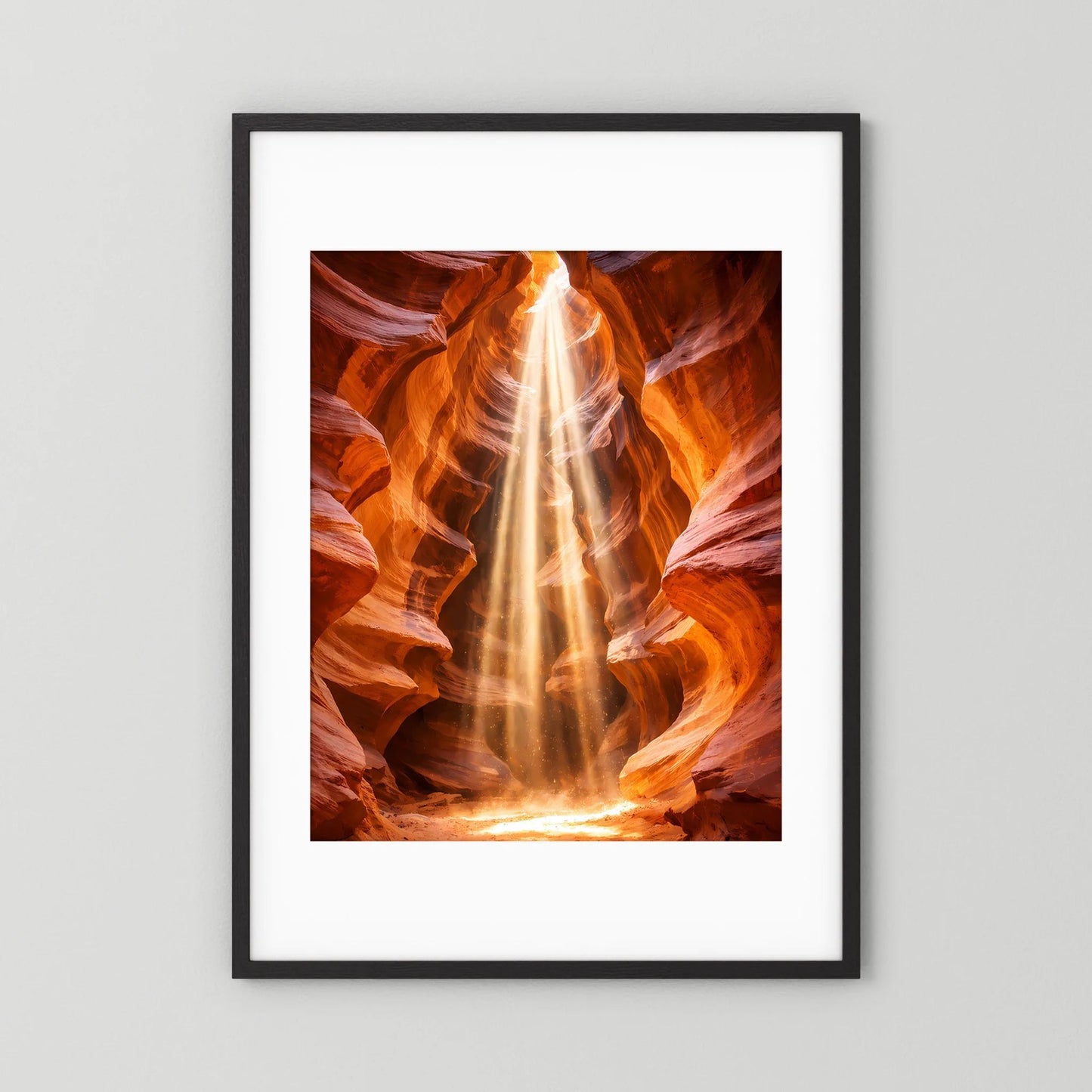 Canyon-Poster im Hochformat mit leuchtendem Strudel in Orange und Gold, schwarzer Rahmen