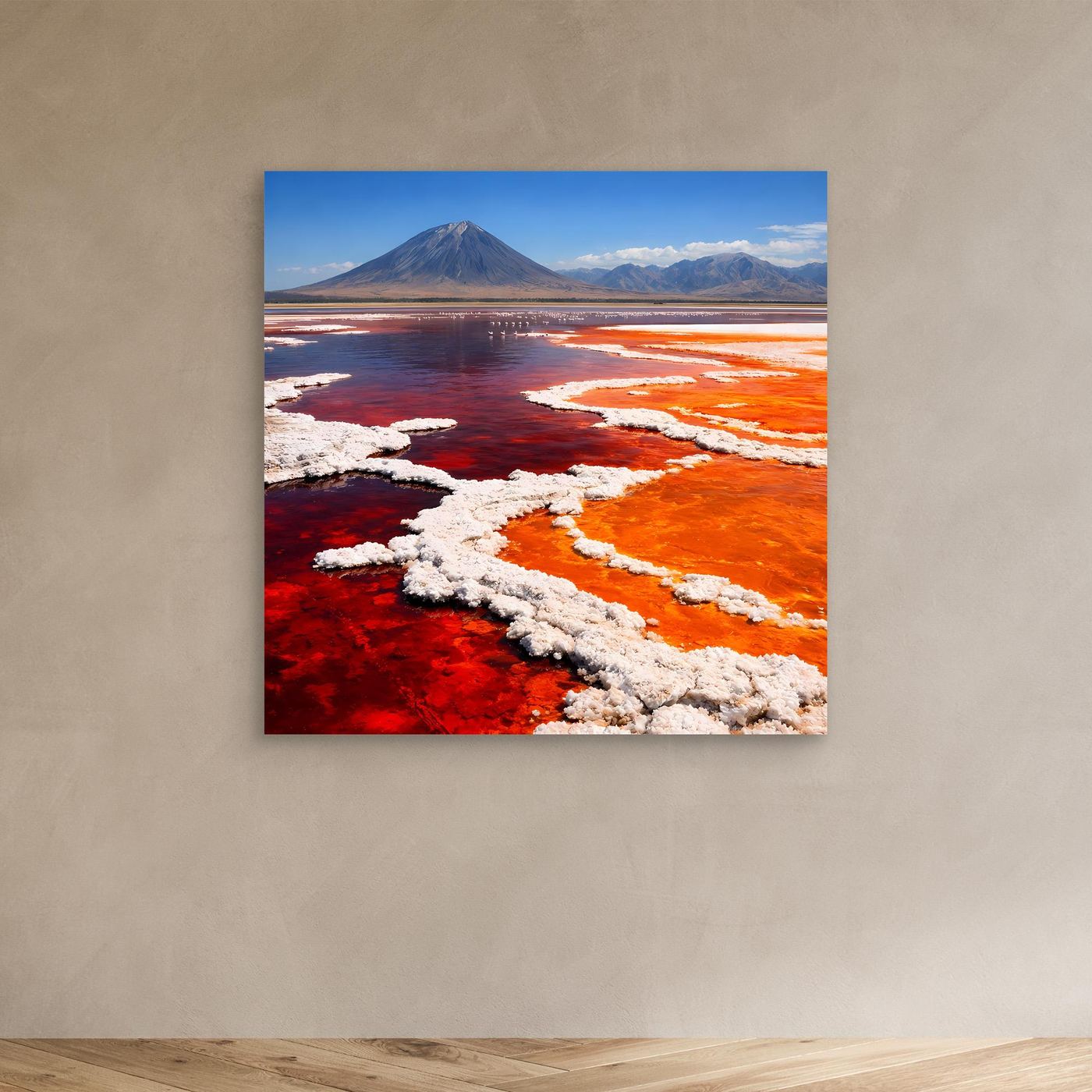 Kleines Leinwandbild mit rotem Salzsee und Vulkan, ohne sichtbaren Rahmen