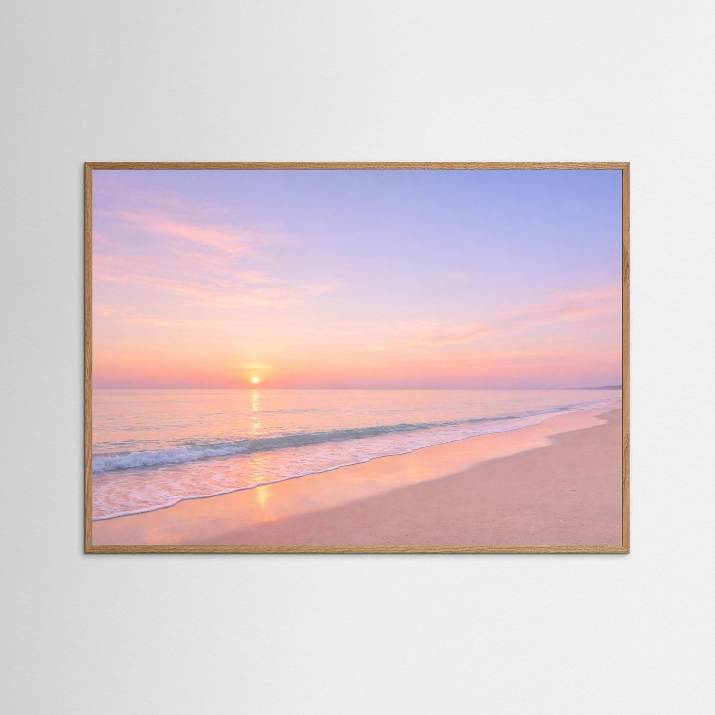 Strandposter im Querformat mit hellbraunem Holzrahmen: Sonnenuntergang über dem Meer