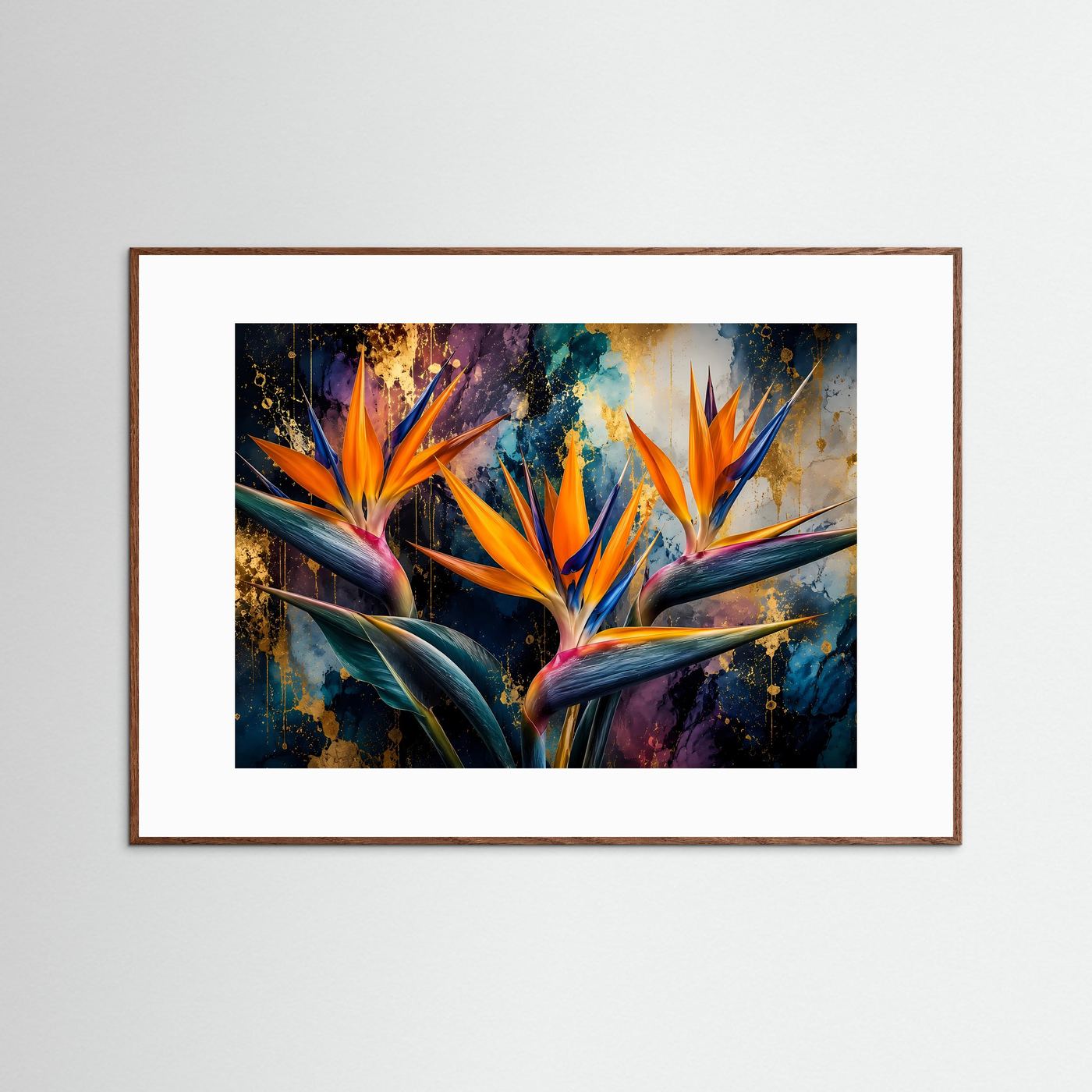 Blumenposter im Querformat mit Paradiesvogelblumen und Goldakzenten, hellbrauner Holzrahmen
