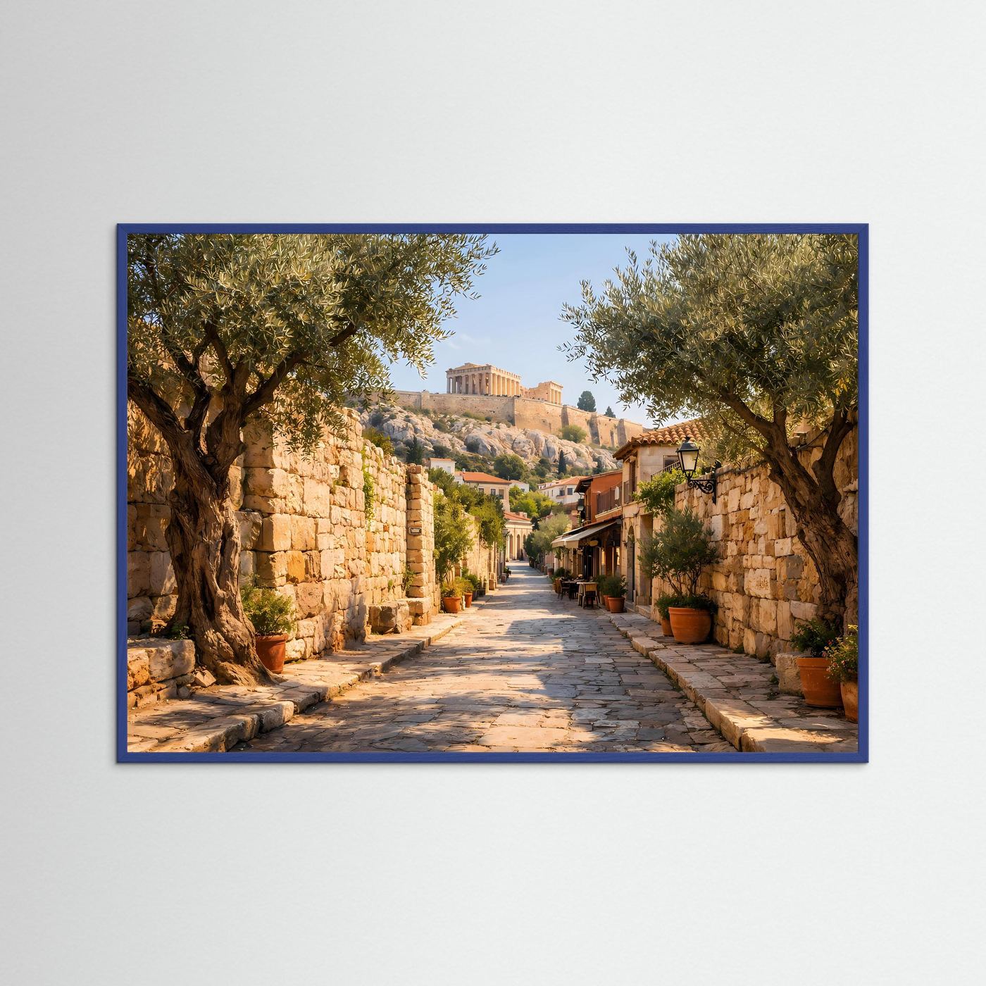 Wandbild: Gasse in Athen mit Olivenbäumen und Steinmauer, blau gerahmt