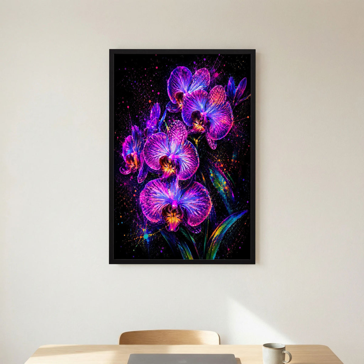 Hochformatiges Blumenposter mit leuchtenden Orchideenblüten in Neon-Pink und Violett, schwarzer Rahmen