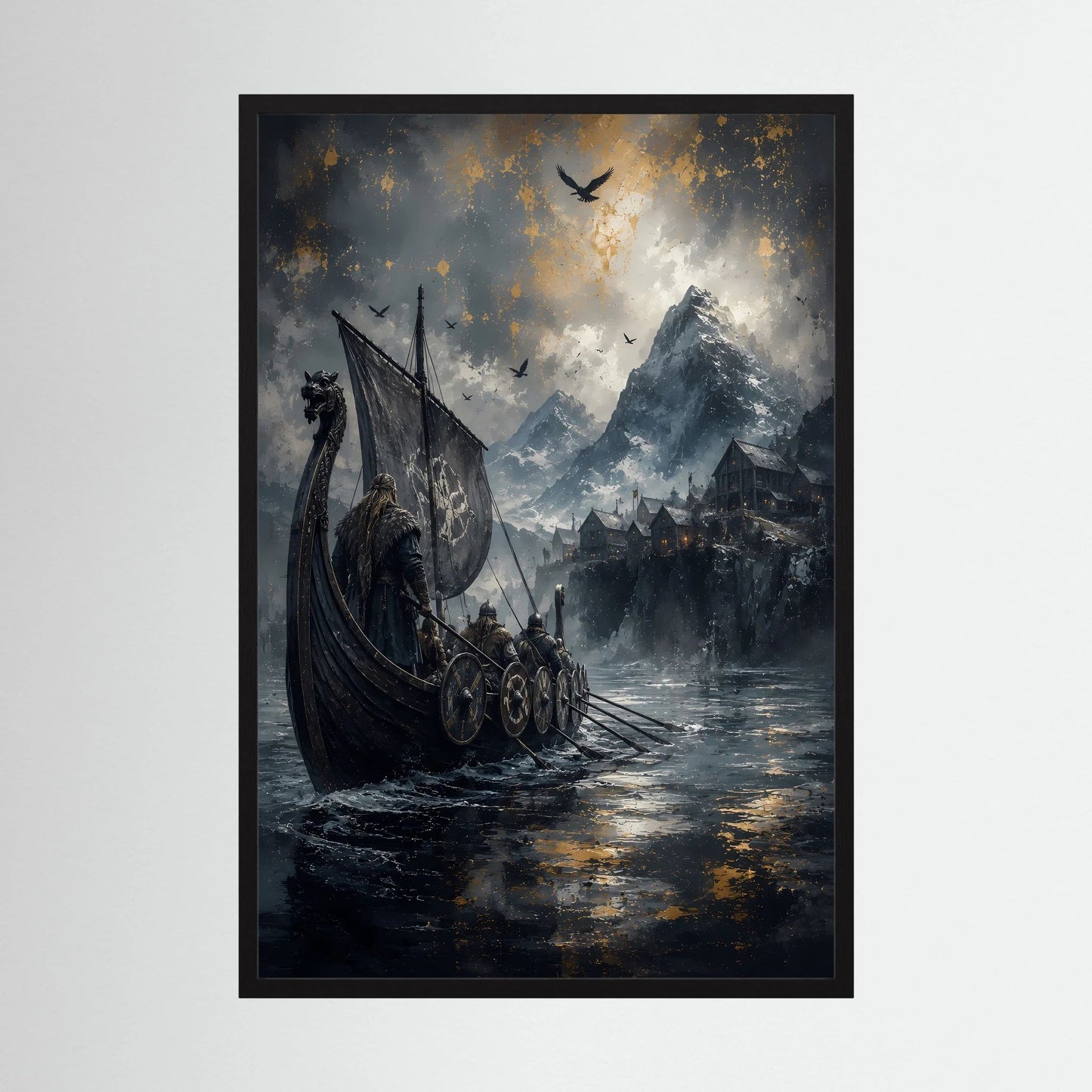 Poster mit schwarzem Rahmen: Wikinger-Dracheboot auf dunklem Wasser, Berge im Dunst