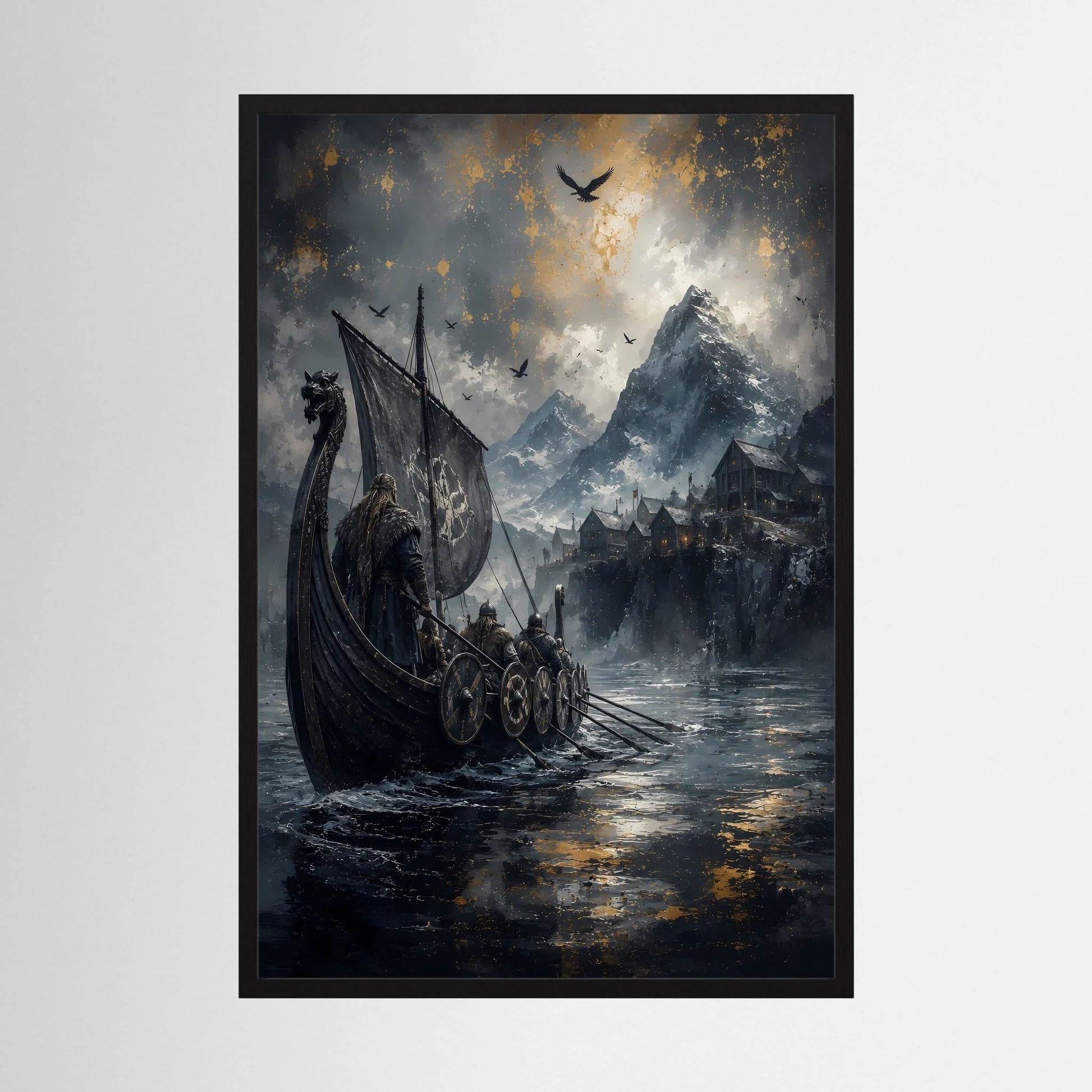 Poster mit schwarzem Rahmen: Wikinger-Dracheboot auf dunklem Wasser, Berge im Dunst