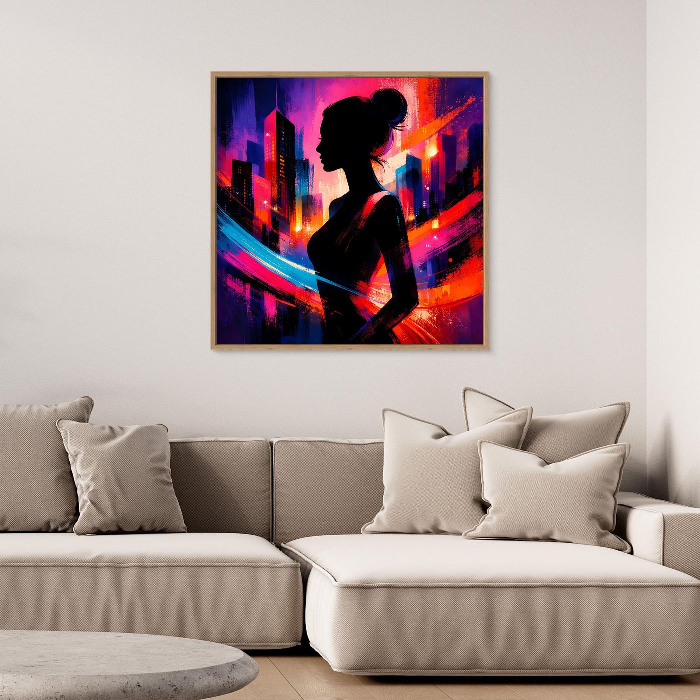 Quadratisches Leinwandbild mit Stadt-Silhouette und Frau im Profil, Neonfarben, dunkler Rahmen
