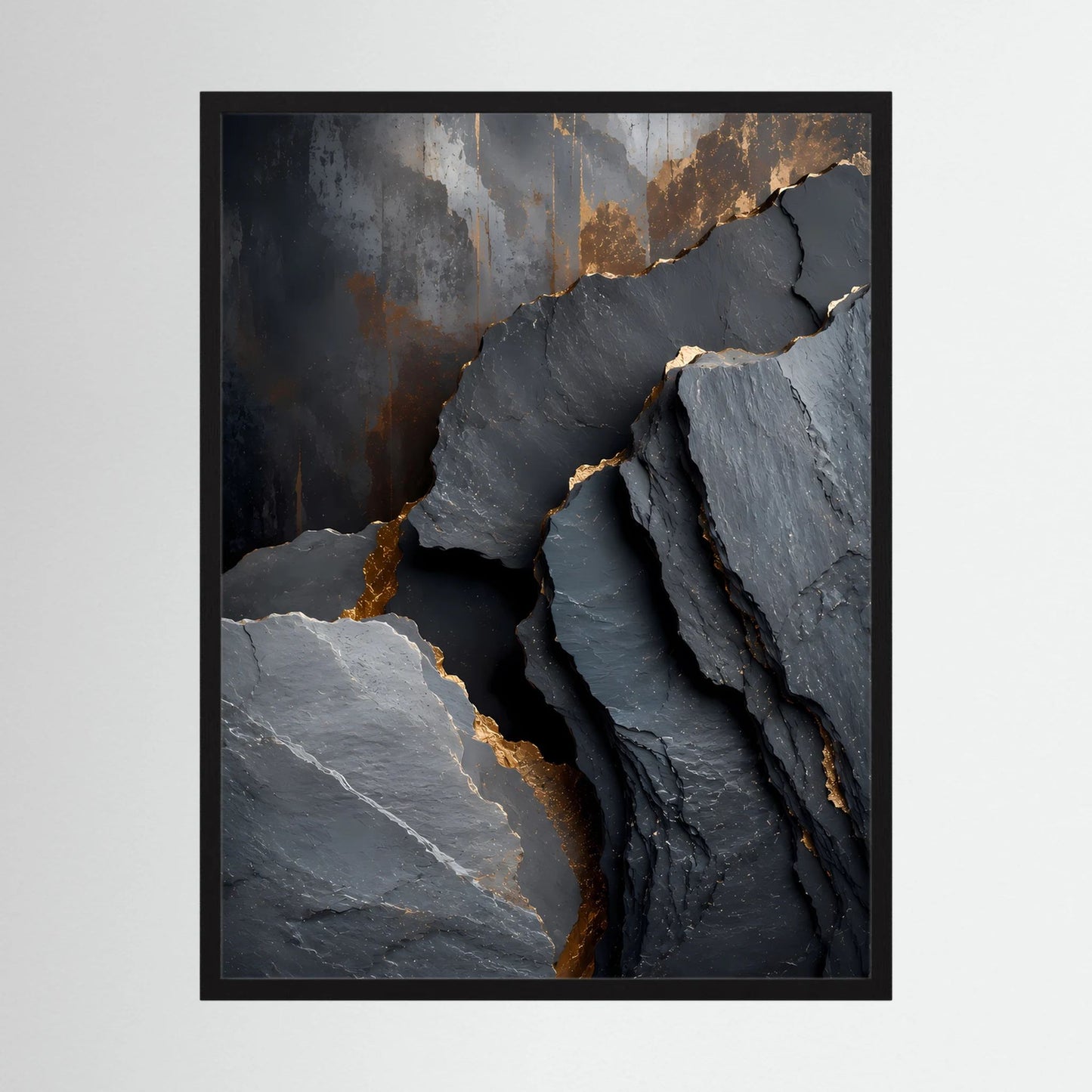 Hochformatiges Poster mit abstrakter Steinlandschaft im schwarzen Rahmen, schwarz-gold