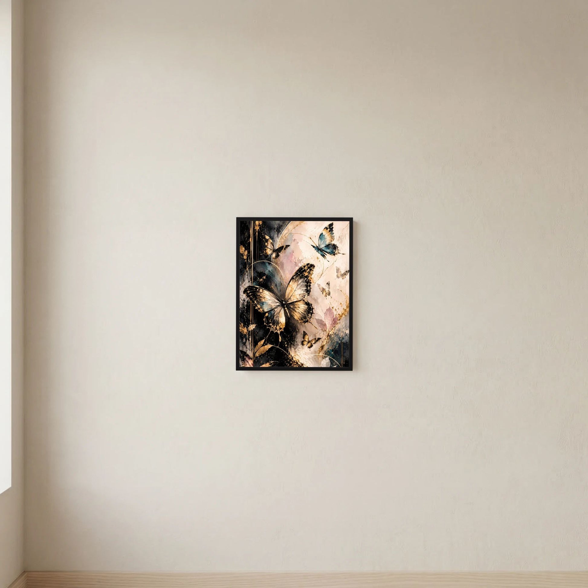Kleines Wandposter im schwarzen Rahmen mit gold-schwarzen Schmetterlingen