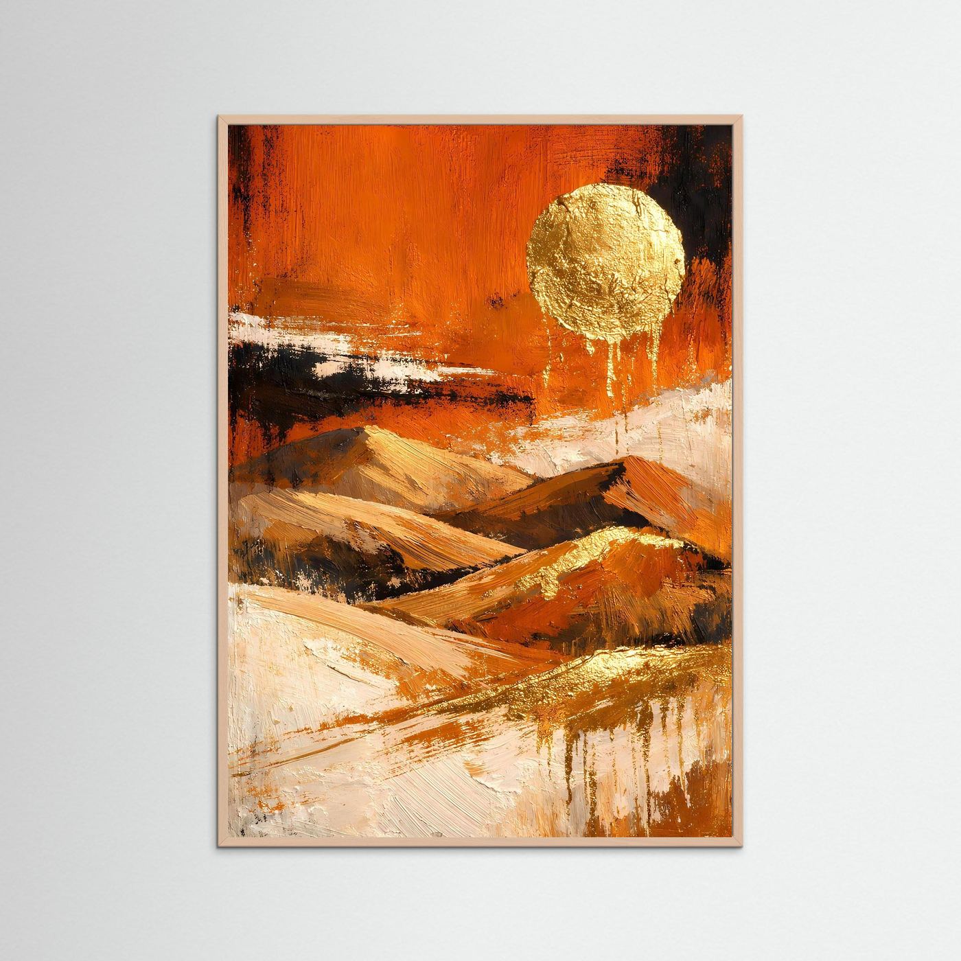 Abstraktes Wüsten-Landschafts-Poster mit goldener Sonne, terrakotta Bergen und schlichter Holzumrahmung