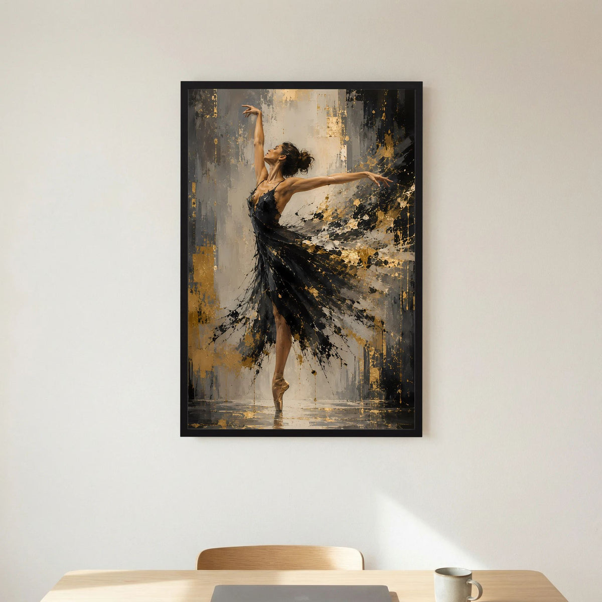 Kunstposter Ballerina in Schwarz und Gold im schwarzen Rahmen, volle Figur