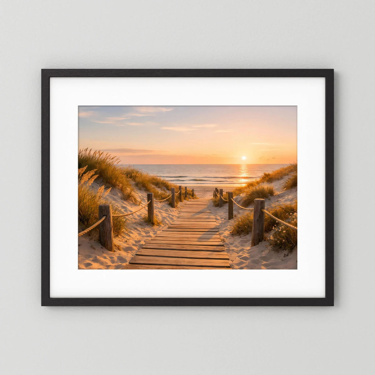 Wandbild mit schwarzem Rahmen und weißem Passepartout, Dünenweg am Meer