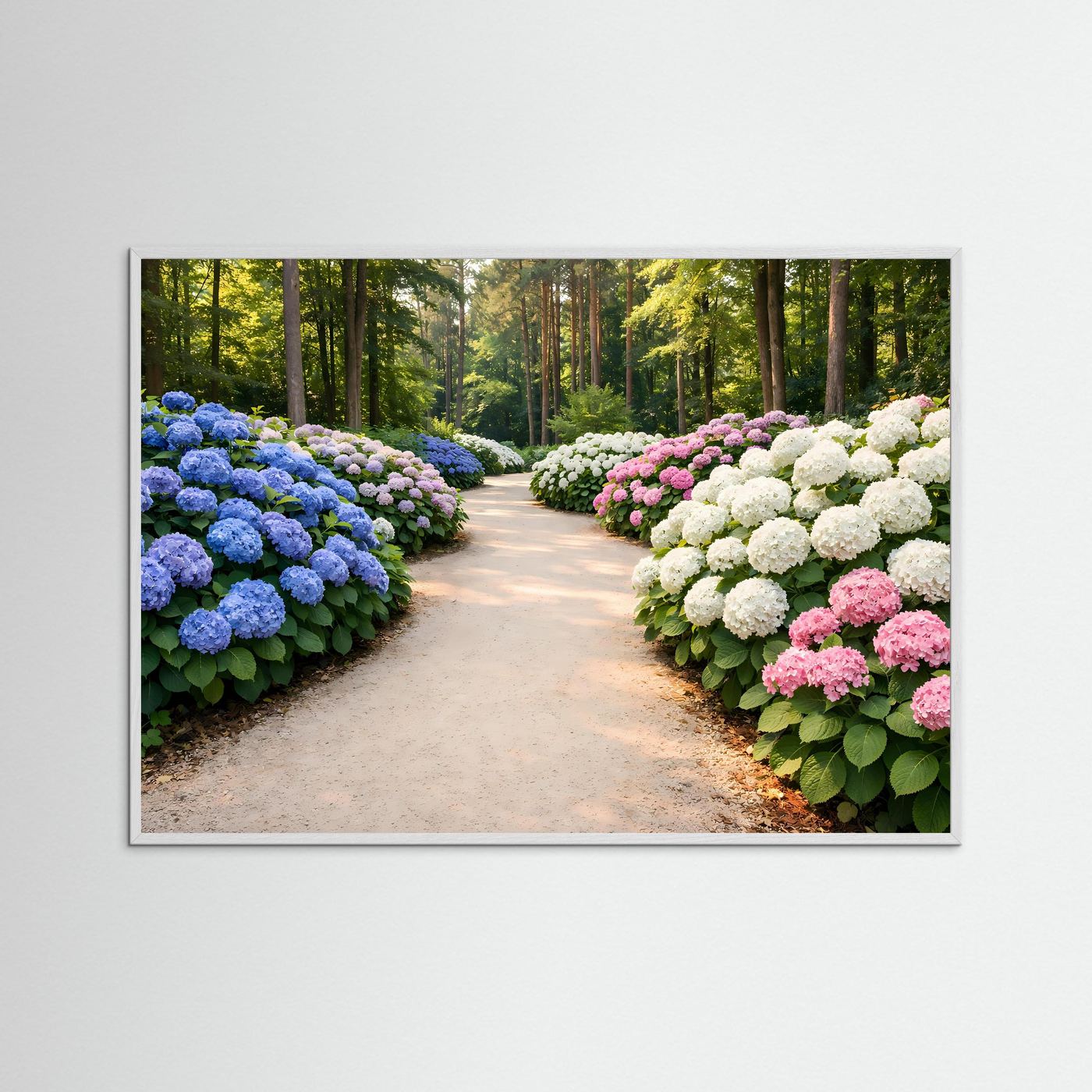 Romantischer Hortensienweg im Waldpark | Bunte Blütenpracht Natur Poster Querformat