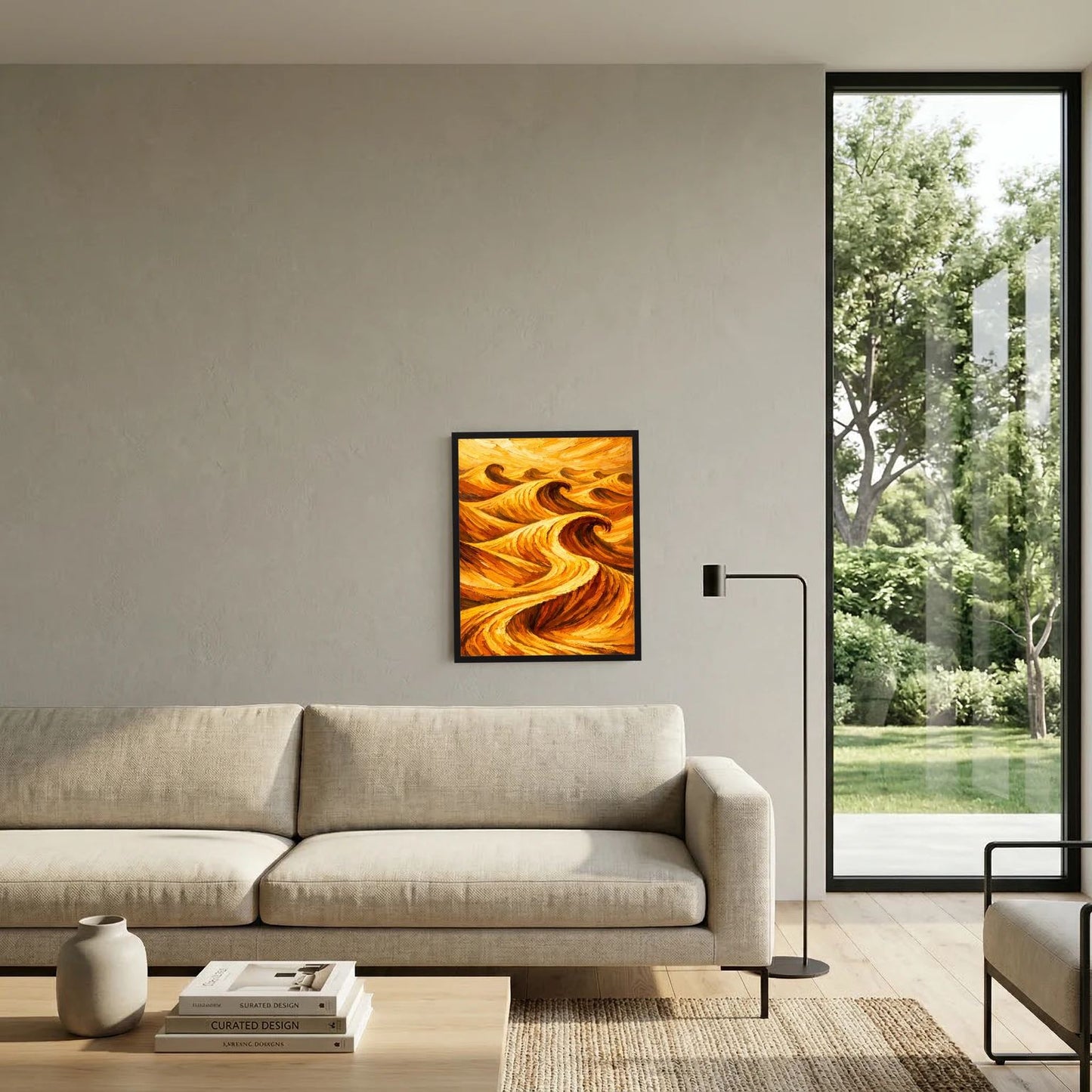 Abstraktes Wandposter mit goldenen Orangewellen im schwarzen Rahmen an hellen Wand.
