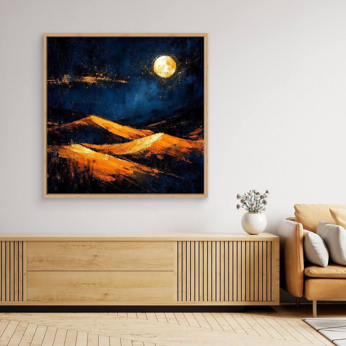 Leinwand-Dünenbild im hellem Holzrahmen: dunkelblauer Himmel, goldener Mond, ockerfarbene Dünen