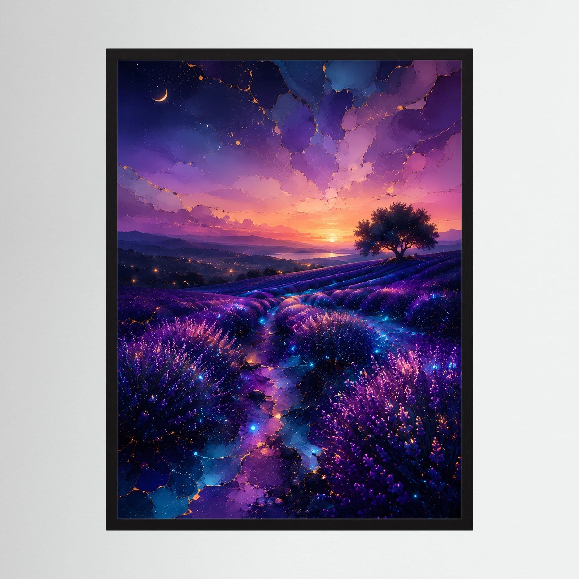 Hochformatiges Poster: Lavendelfeld in Violett und Blau mit Sonnenuntergang, schwarzer Rahmen