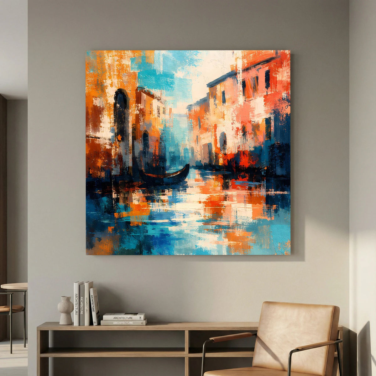 Abstraktes Leinwand-Wandbild mit Gondel und Häusern, farbige Strukturen in Orange und Blau.