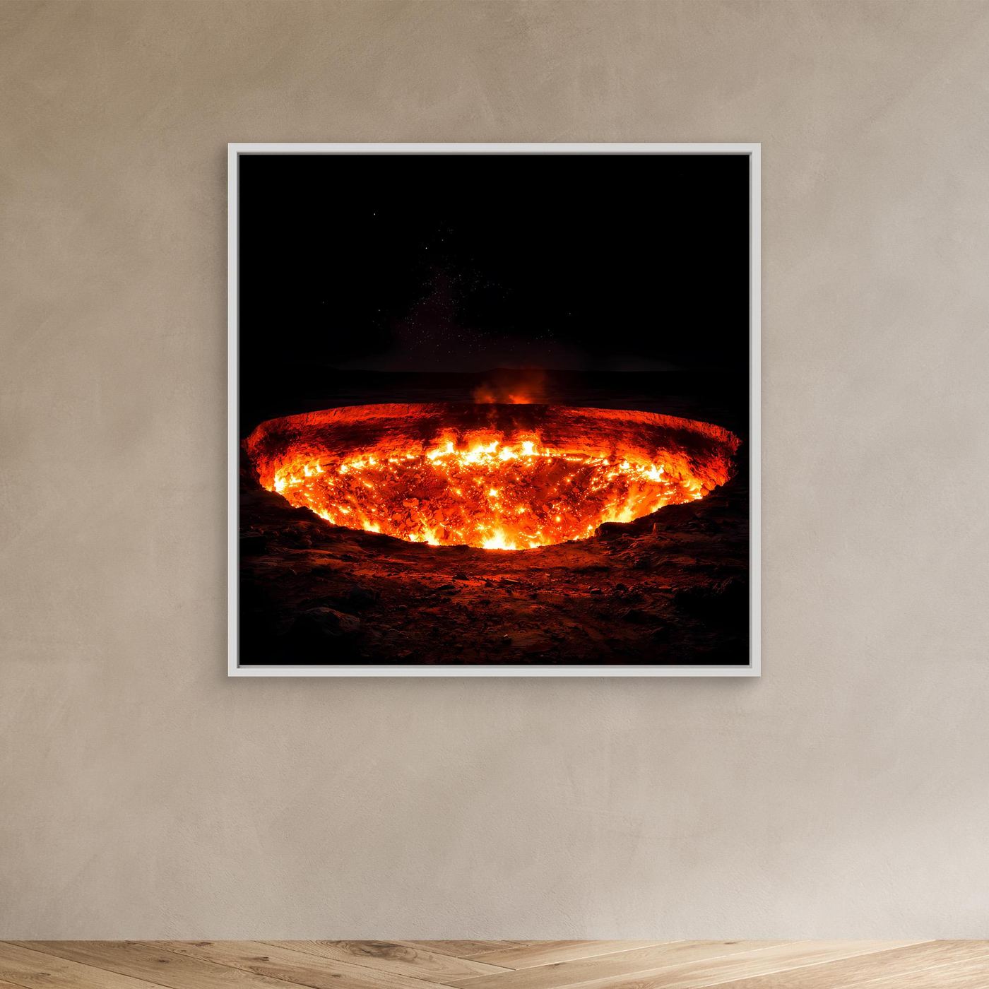 Leinwandbild mit brennendem Gaskrater, weißer Rahmen