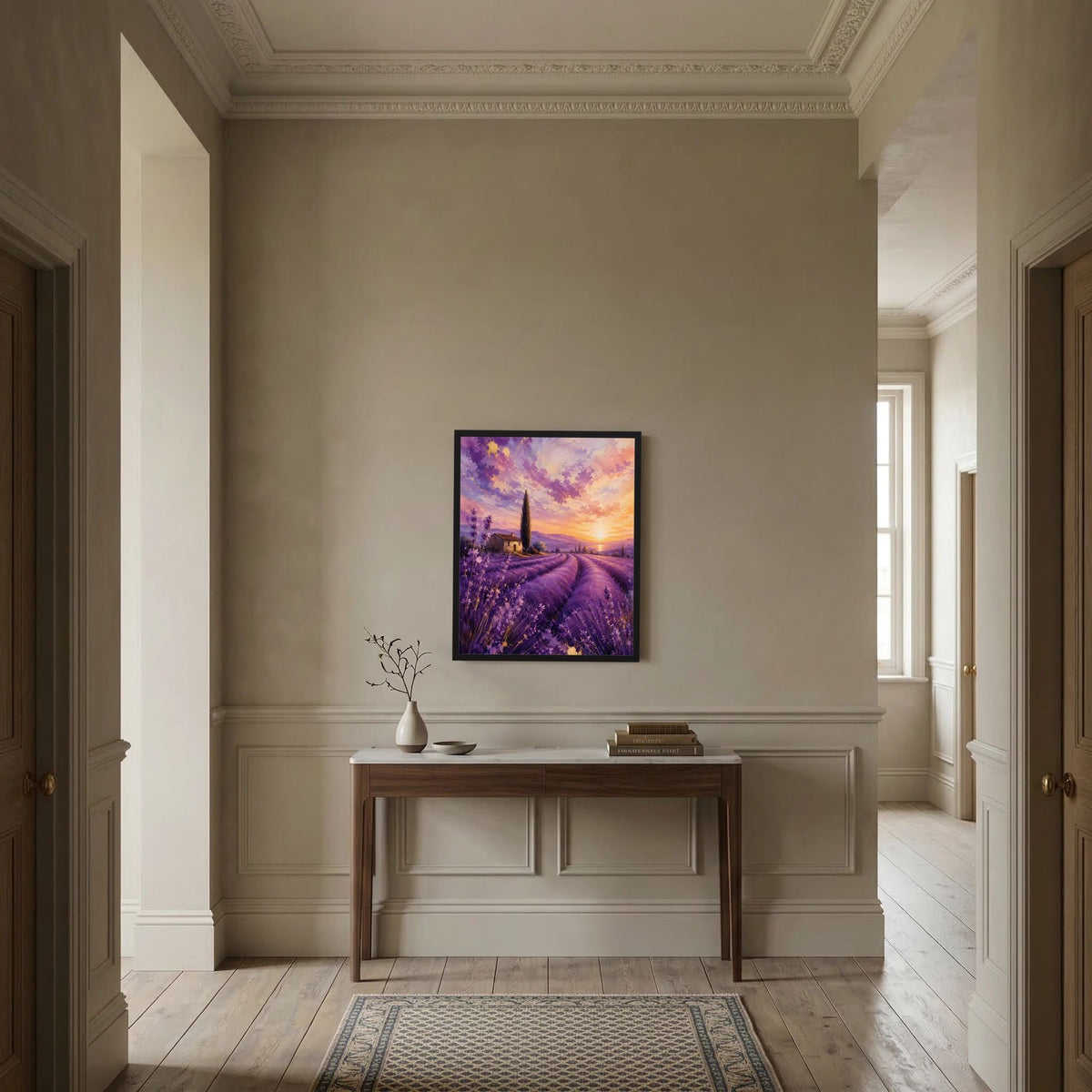 Gerahmtes Poster mit Lavendelfeld bei Sonnenuntergang, lila Himmel und goldene Sonne.
