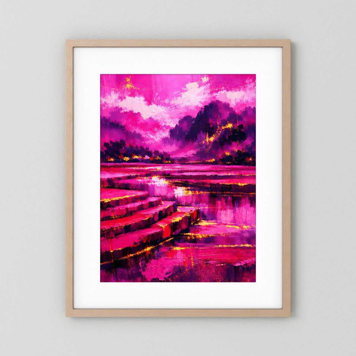 Hochformat-Poster mit Pink-Magenta-Abstraktlandschaft, lila Himmel und reflektierender Wasserfläche im Hellholzrahmen.