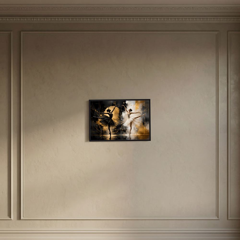 Gerahmtes Querformat-Poster: Balletttänzerinnen in Schwarz-Weiß und goldenen Akzenten, schwarzer Rahmen