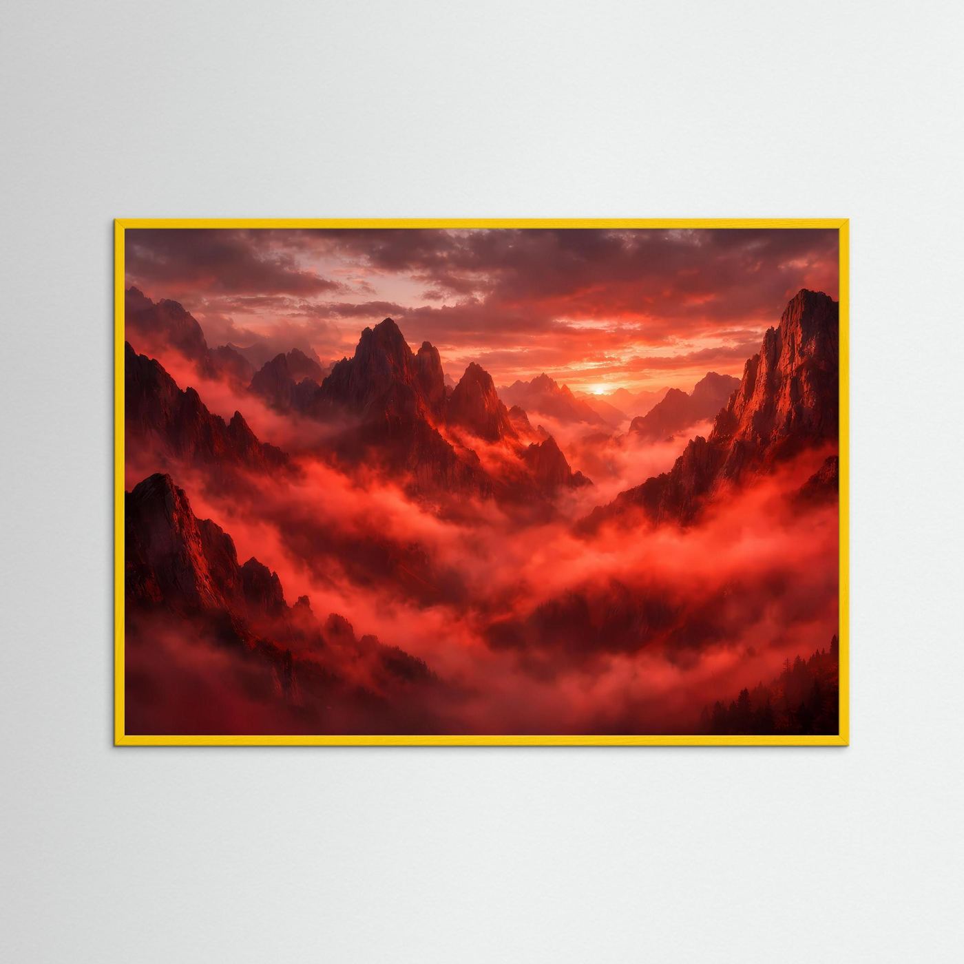 Wandbild: rote Berge mit Nebel bei Sonnenuntergang, gelber Holzrahmen