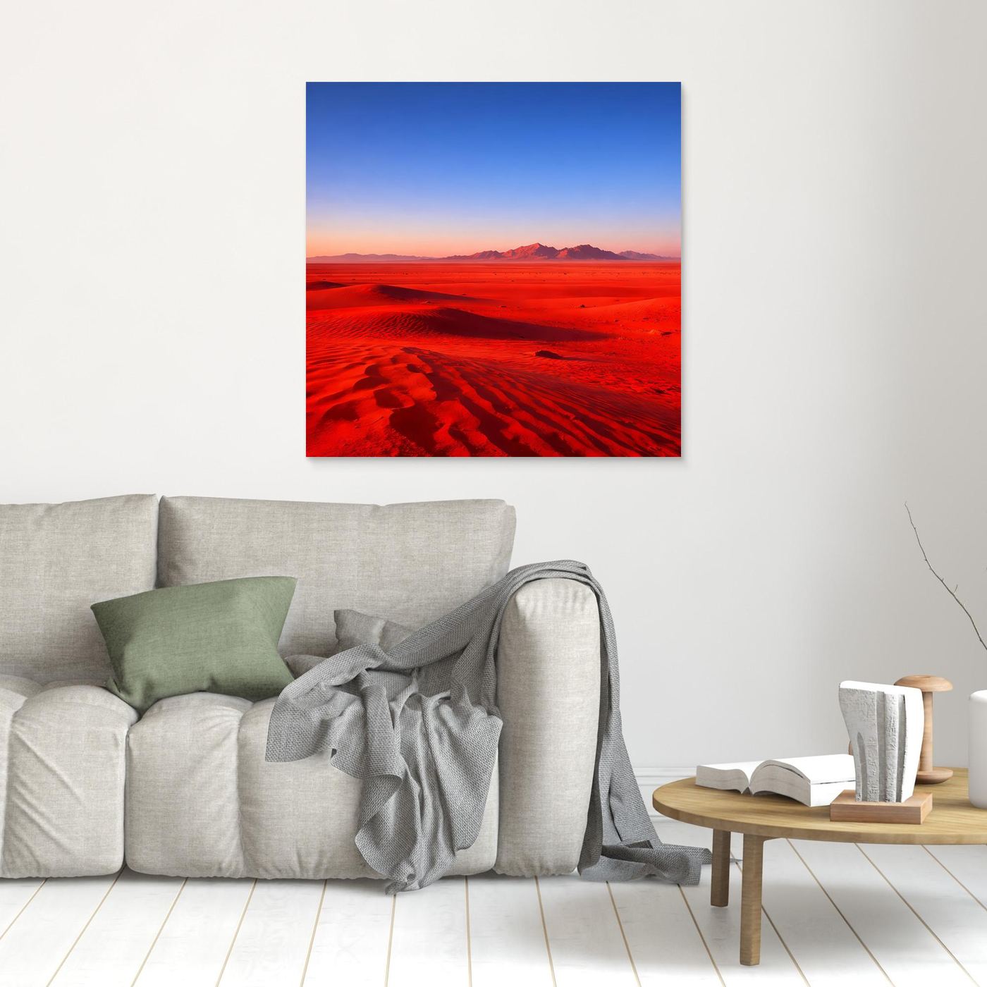 Leinwandbild mit schwarzem Rahmen, rote Wüste mit Dünen und blauem Himmel