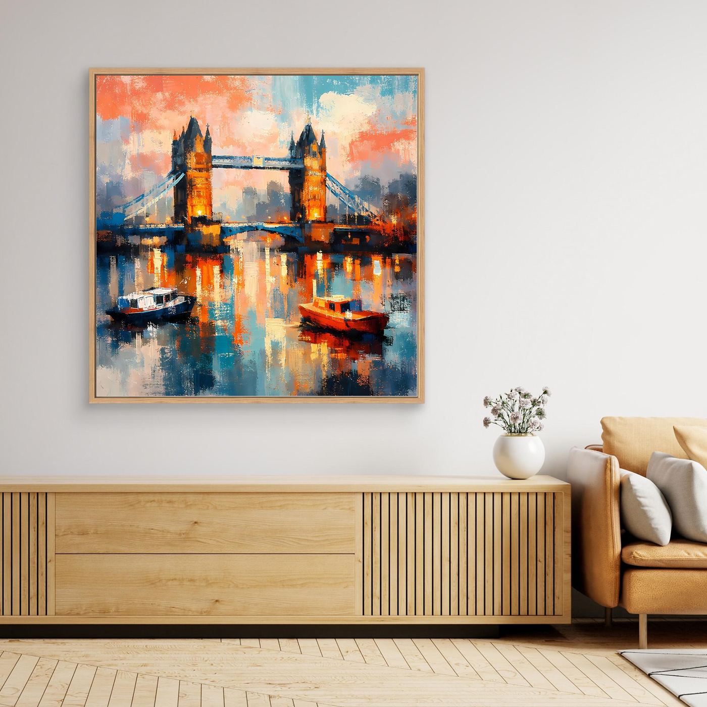 Leinwand-Wandbild mit abstraktem Tower-Bridge-Motiv, Wasserreflexion und Booten, im Holzrahmen.