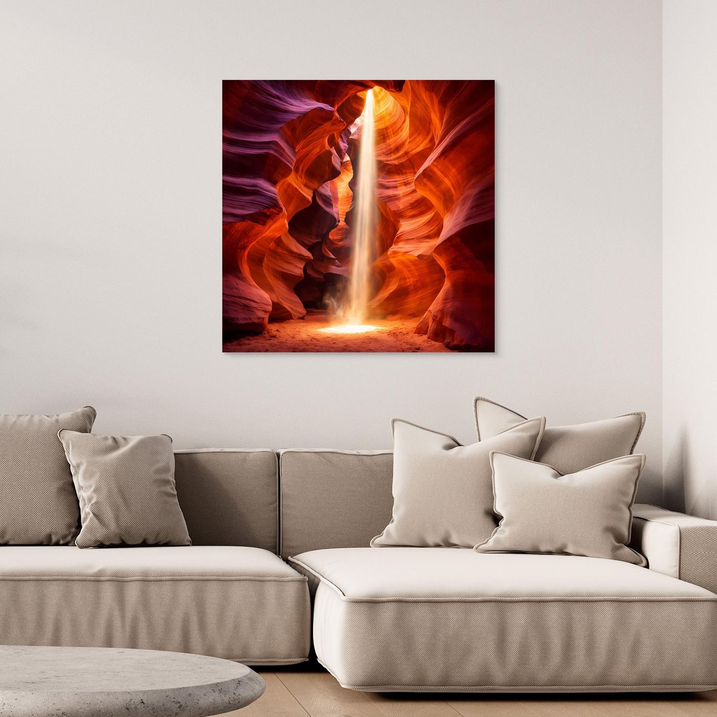 Leinwandbild mit orange-rotem Höhlenmotiv und hellem Lichtstrahl, schwarzer Rahmen