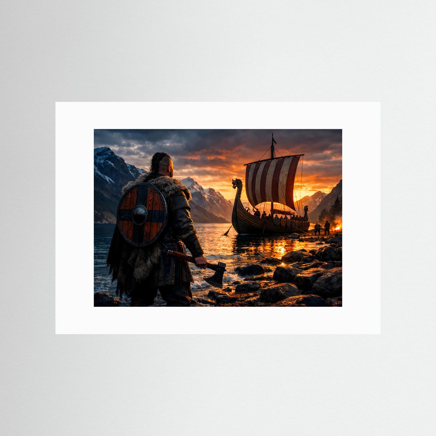 Kunstdruck im weißen Passepartout: Wikingerkrieger mit Schild und Segelschiff bei Sonnenuntergang.