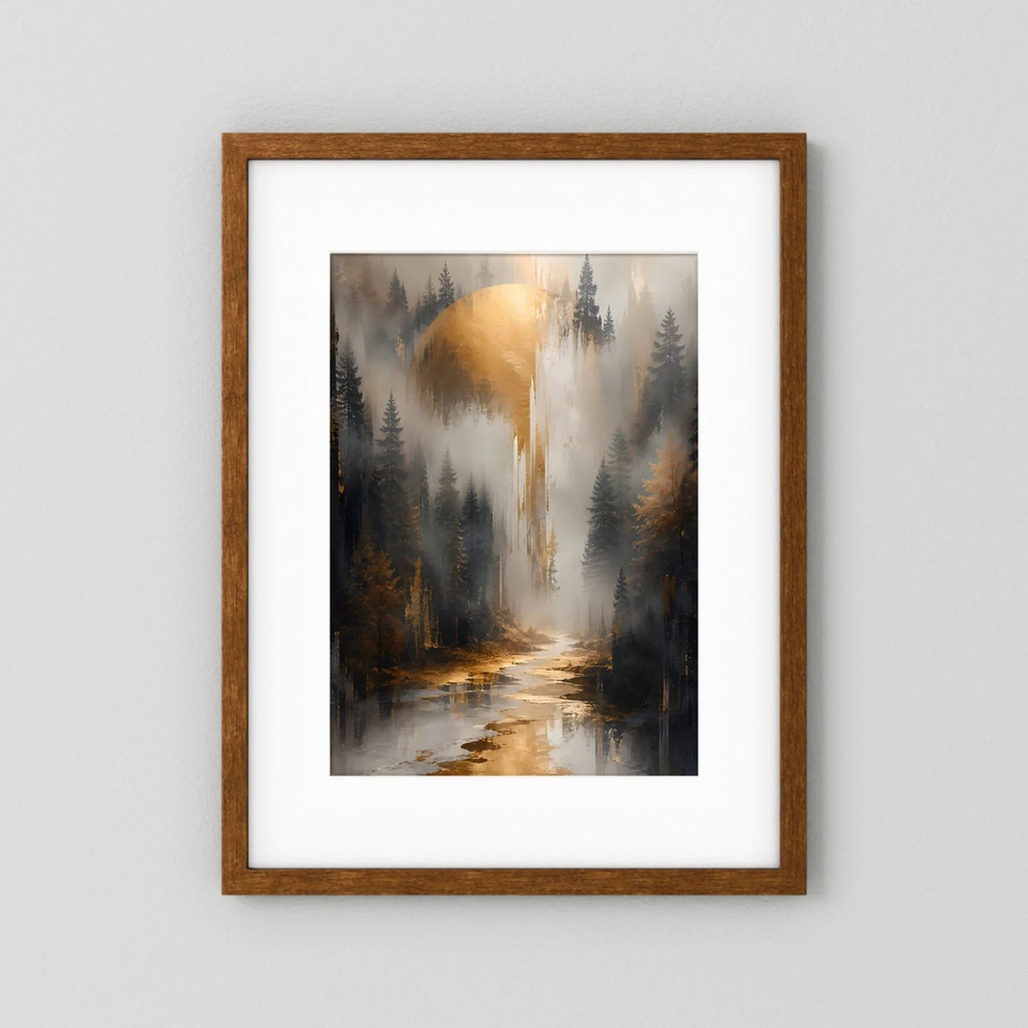 Hochformat-Poster im dunklen Holzrahmen, Waldpfad mit goldenem Schimmer und Nebel
