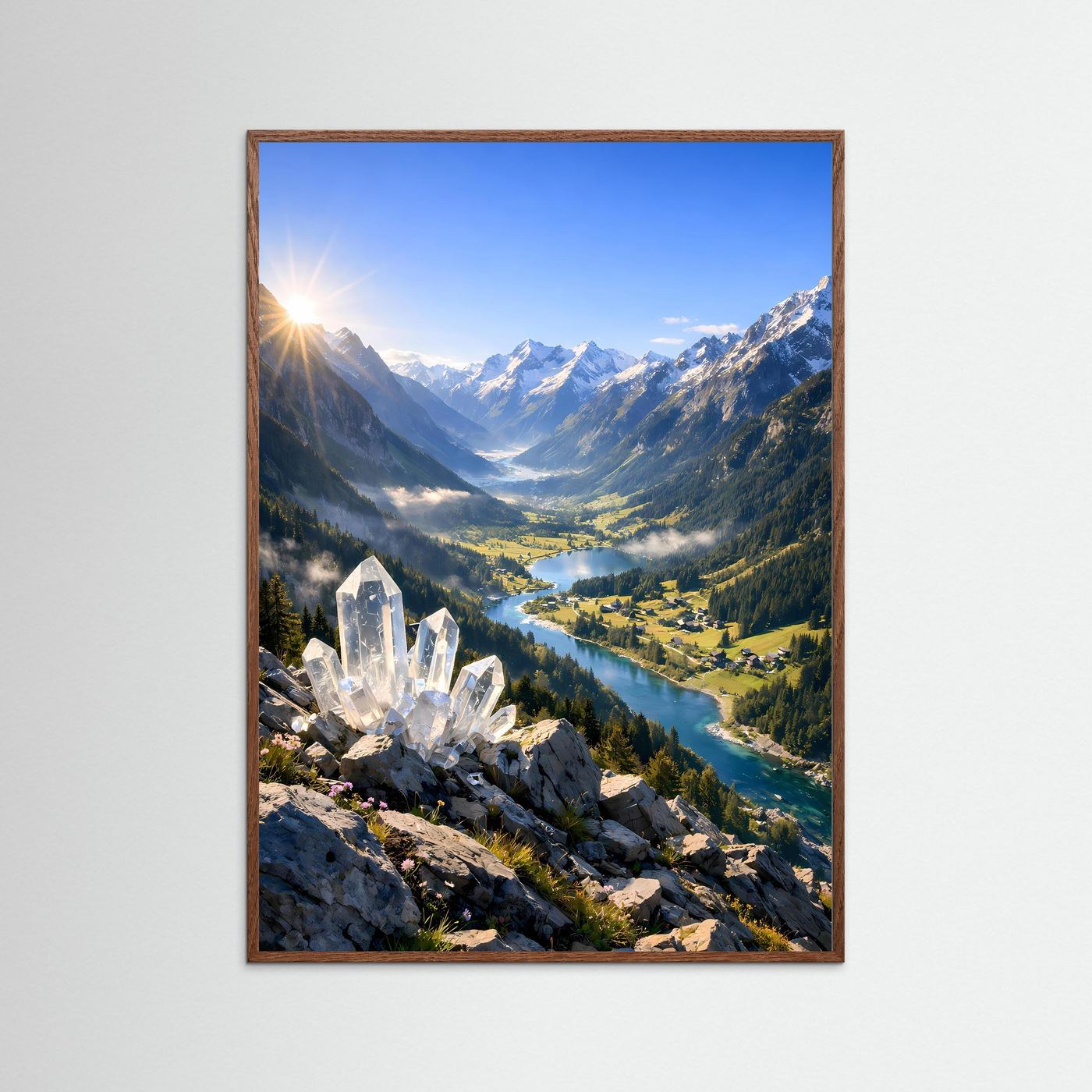 Bergposter mit Kristallspitzen in dunklem Holzrahmen, Alpenlandschaft im Sonnenaufgang