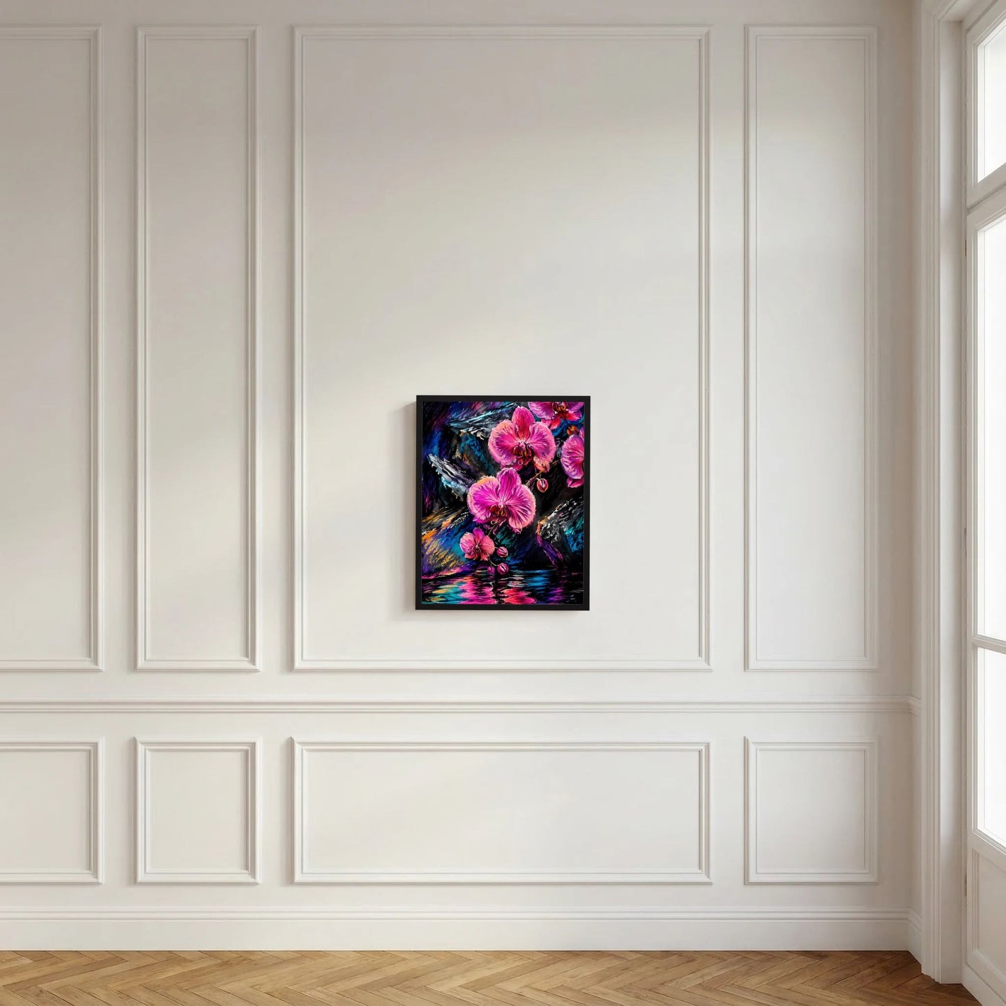 Blumenposter mit schwarzem Rahmen: abstrakte pinke Orchideen vor blau-violettem Hintergrund